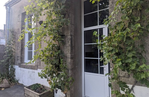 Les Landes-Genusson House | "La Bone École" guesthouse - La Récrée