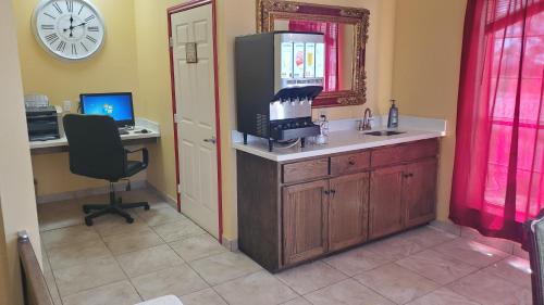 Girvin Hotel | La Bonita Inn & Suites - McCamey