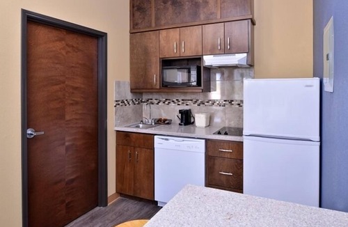 Crane Hotel | La Bonita Inn & Suites