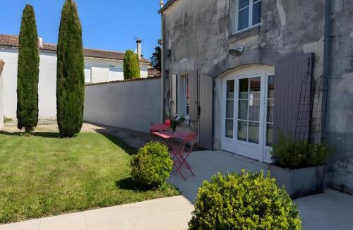 Verrieres House | La Bonne Chauffe-Col de Cygne