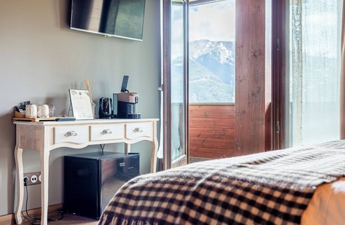 Prats Bed & Breakfast | La Borda del Pi I Isards I Breakfast Included