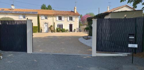 Mazieres-en-Gatine House | la bouquetiere