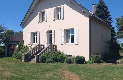 Ally Villa | La bourgeoise.