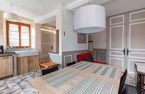 Villemanoche House | La Bourguignonne - Jolie maisonnette avec terrasse