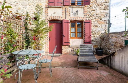 Villemanoche House | La Bourguignonne - Jolie maisonnette avec terrasse