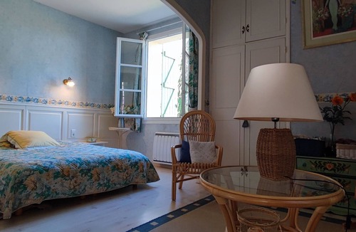 Puisserguier House | La Bouscade magnificent wooded area with swimming pool