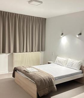 Nouvelle Ville Hostel | La Brasserie Hostel