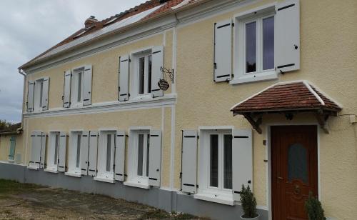 Boissy-le-Chatel Bed & Breakfast | La Briarde triple PDJ