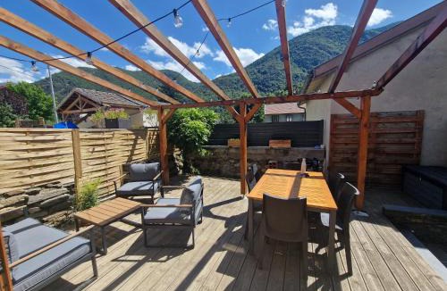 Savignac-les-Ormeaux House | La Brillance