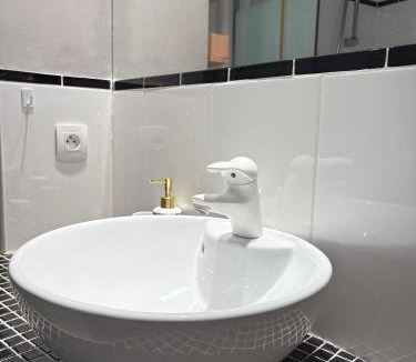 Savignac-les-Ormeaux House | La Brillance