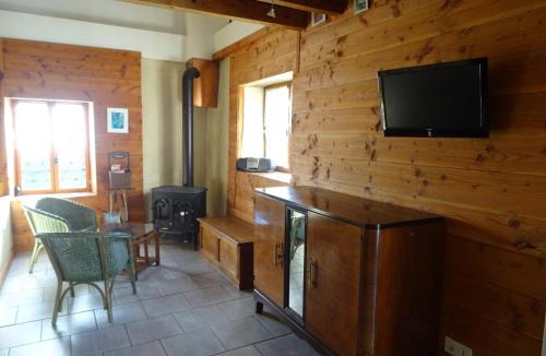 Saint-Andre-dʼApchon House | La Bruyère aux Lamas