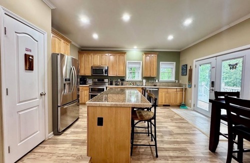 Smith Mountain Lake House | La Buena Vida Retreat Hot Tub Game Room Fire Pit