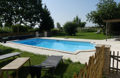 Les Moutiers-en-Auge House | La Buissonnière, a very large 18th-century house with swimming pool.