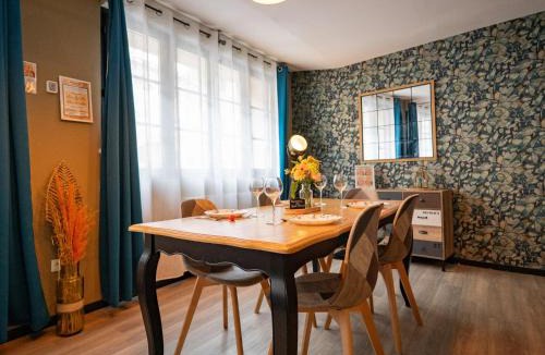 Saint-Omer Apartment | La Bulle Émeraude - Jacuzzi, Terrasse, Parking privé et gratuit