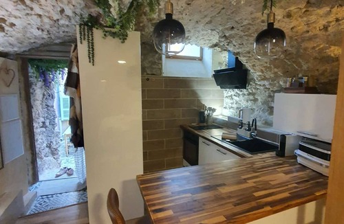 Biot Apartment | La Bulle, an authentic and romantic spa