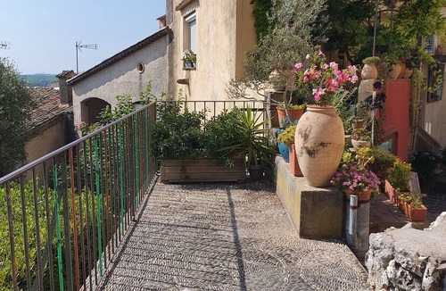 Biot Apartment | La Bulle, an authentic and romantic spa