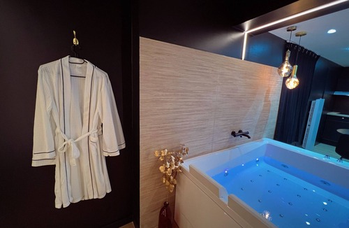 La Roche-sur-Yon House | La Bulle d'Amour - Luxury suite & SPA