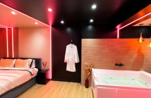 La Roche-sur-Yon House | La Bulle d'Amour - Luxury suite & SPA