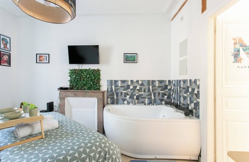 Petit Bois Apartment | La bulle de Canclaux, a spa in Nantes for a romantic getaway or a wellness experience