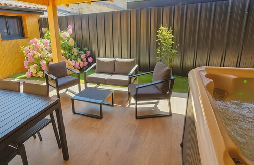 Macau House | La Bulle Médocaine - MACAU