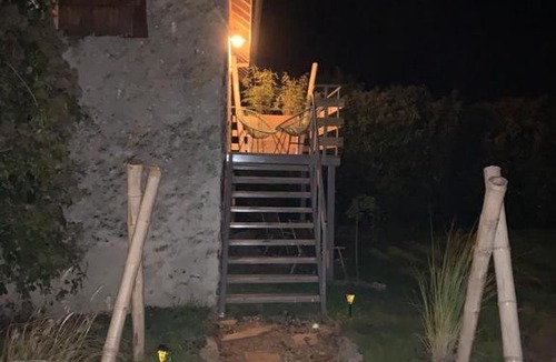 Bassevelle Bed & Breakfast | La bulle suspendue