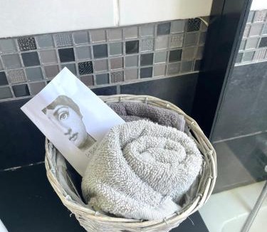 Saint-Sebastien-sur-Loire Apartment | La Butte Enchantée - WIFI Fibre TV - Baignoire - Parking Gratuit
