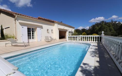 Mejannes-le-Clap Villa | La Cèzenole - Villa climatisée 5 étoiles - Piscine Chauffée - Label Famille - Gorges de la Cèze