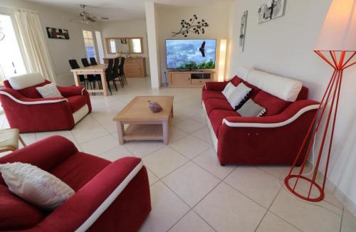 Mejannes-le-Clap Villa | La Cèzenole - Villa climatisée 5 étoiles - Piscine Chauffée - Label Famille - Gorges de la Cèze