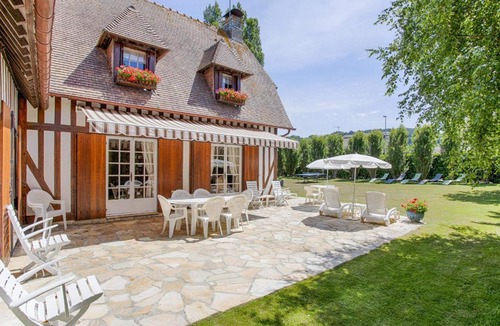 Tourgeville Villa | La Côte Fleurie - 5 Bdr - Garden & Jacuzzi - Tourgéville Plage