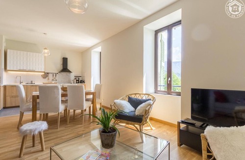 Saint-Christophe-la-Grotte House | LA Cure Gourmande-le Beauvoir