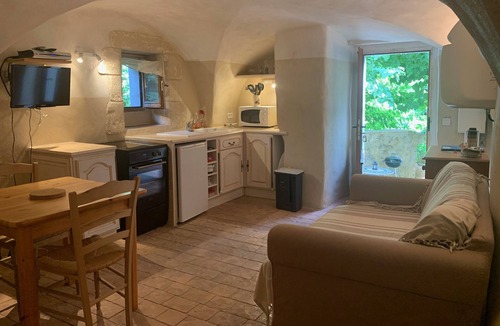 Saint-Sauveur-de-Cruzieres Cottage | La CAVE aux VINS with private terrace and barbecue/shared pool