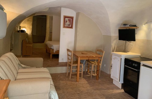 Saint-Sauveur-de-Cruzieres Cottage | La CAVE aux VINS with private terrace and barbecue/shared pool