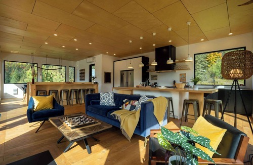 Saint Donat Ski Chalet | Lakeside Trails, Heated Spa & Ski Adventures