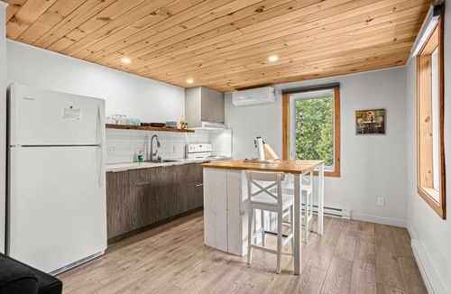 Sainte-Lucie-des-Laurentides Apartment | La Bienveillance #202 - Loft nature avec bureau