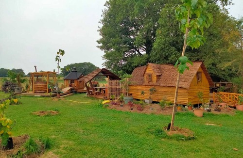 Saint-Brieuc-de-Mauron Cabin | La Cabane bohème en Brocéliande, 2 persons, Nordic bath