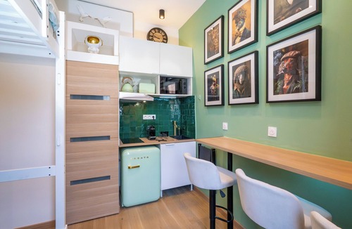 Matabiau Apartment | La Cabane 3 minutes walk from Matabiau metro station!