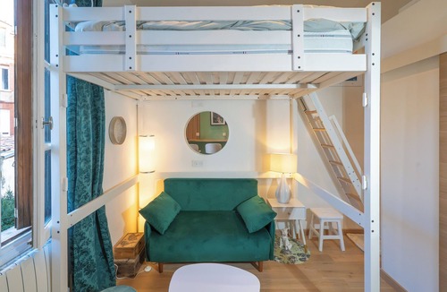 Matabiau Apartment | La Cabane 3 minutes walk from Matabiau metro station!