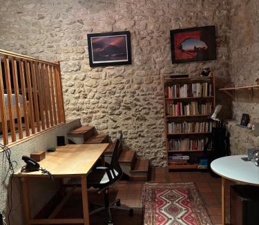Villennes-sur-Seine Bed & Breakfast | La cabane au fond du jardin