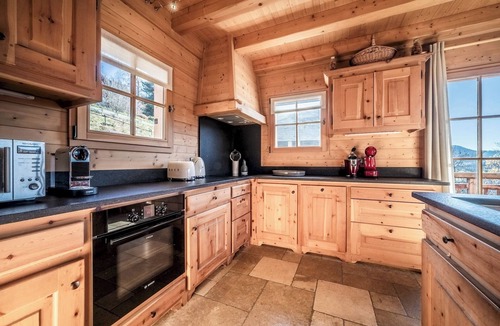 Araches-la-Frasse Ski Chalet | La Cabane - Cozy Chalet in Les Carroz d'Arâches