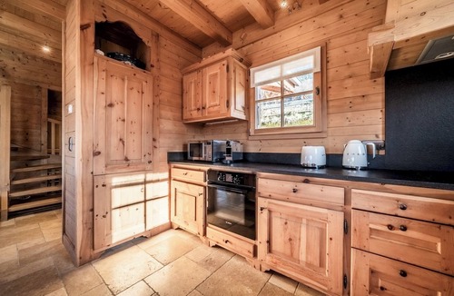 Araches-la-Frasse Ski Chalet | La Cabane - Cozy Chalet in Les Carroz d'Arâches