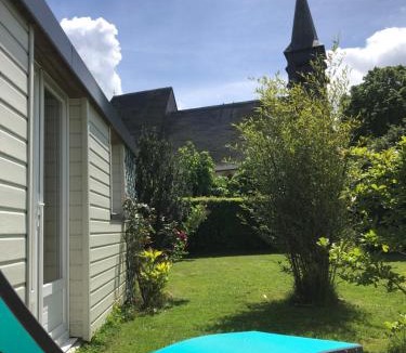 Saint-Ouen-du-Tilleul House | La Cabane de l'église