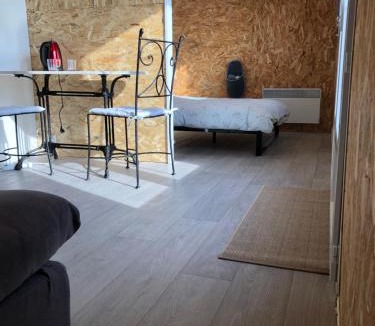 Saint-Ouen-du-Tilleul House | La Cabane de l'église