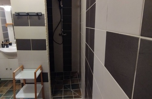 Belveze-du-Razes House | la Cabane Dans la Maison