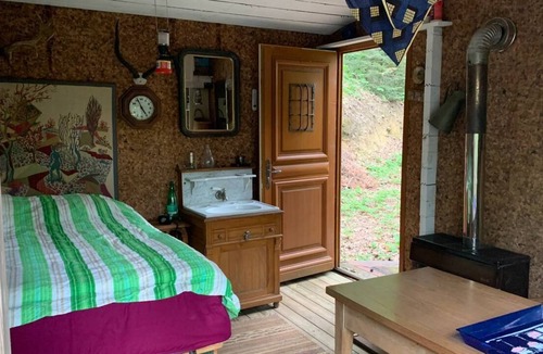 Favars Ski Chalet | La Cabane Dans la Fôret