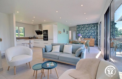 Inzinzac-Lochrist House | La Cabane de Saint Sypher