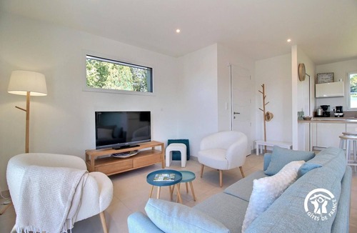 Inzinzac-Lochrist House | La Cabane de Saint Sypher