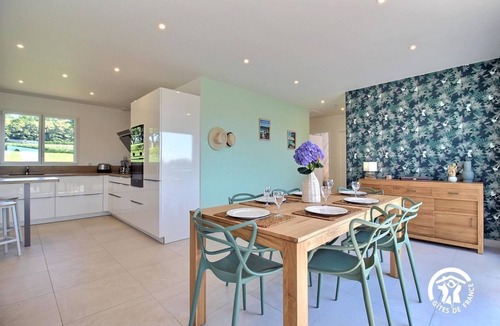 Inzinzac-Lochrist House | La Cabane de Saint Sypher