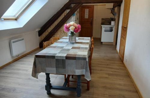 Laperriere-sur-Saone Apartment | La cabane de Lancelot Loubliette