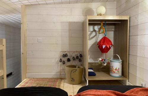 Chaille-sous-les-Ormeaux Ski Chalet | La Cabane de Piquet