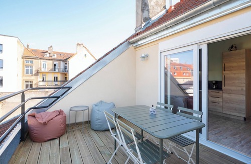 Plantieres Queuleu Apartment | La Cabane - deux chambres et grande terrasse ⭐️⭐️⭐️